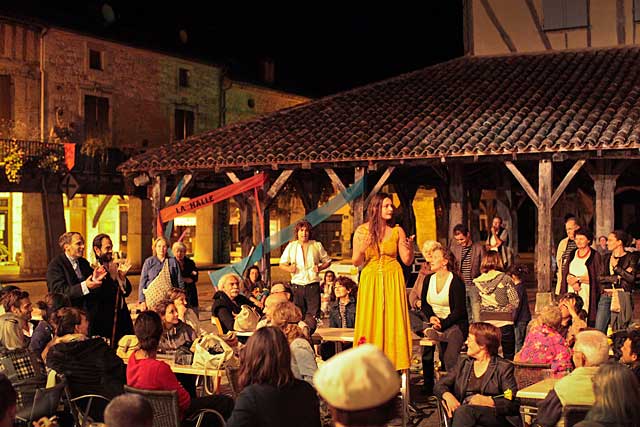 Les spectacle est partout dans la bastide, places, cafés, maisons particulières, garage, parcs, écoles.., Les spectacle est partout dans la bastide, places, cafés, maisons particulières, garage, parcs, écoles..,