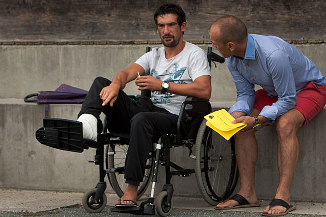 Sébastien Benne prend des nouvelles de Mickael Viratelle victime d'une rupture du talon d'Achille. Sébastien Benne prend des nouvelles de Mickael Viratelle victime d'une rupture du talon d'Achille.
