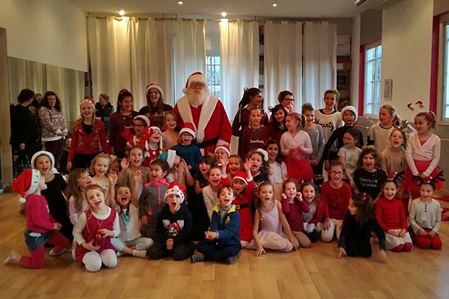 Les petits danseurs d'Objectif Danse on tiré sur la barbe du Père Noël : c'était le vrai !|© icimedia@free.fr Les petits danseurs d'Objectif Danse on tiré sur la barbe du Père Noël : c'était le vrai !|© icimedia@free.fr