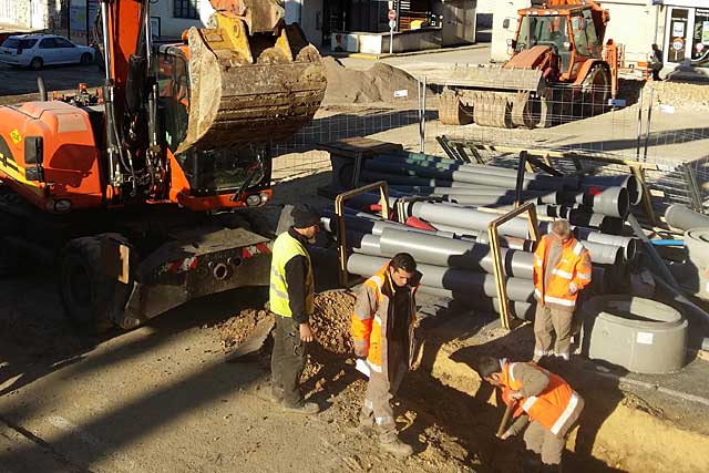 La SAUR entreprend la réfection du réseau d'adduction d'eau potable dans le quartier de la Place du Fort.|Photo © jean-Paul Epinette - icimedia@free.fr La SAUR entreprend la réfection du réseau d'adduction d'eau potable dans le quartier de la Place du Fort.|Photo © jean-Paul Epinette - icimedia@free.fr