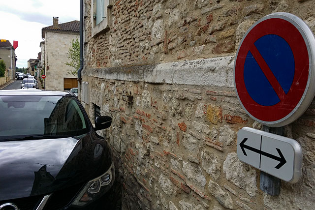Pourtant, le panneau ne laisse aucun doute !...|Photo © jean-Paul Epinette - icimedia@free.fr Pourtant, le panneau ne laisse aucun doute !...|Photo © jean-Paul Epinette - icimedia@free.fr