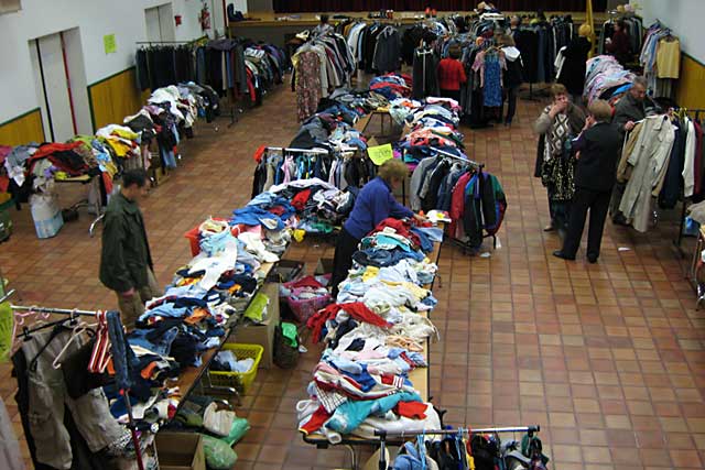 La braderie de la Croix-Rouge : solidaire et utile...|Archives © jean-Paul Epinette - icimedia@free.fr La braderie de la Croix-Rouge : solidaire et utile...|Archives © jean-Paul Epinette - icimedia@free.fr
