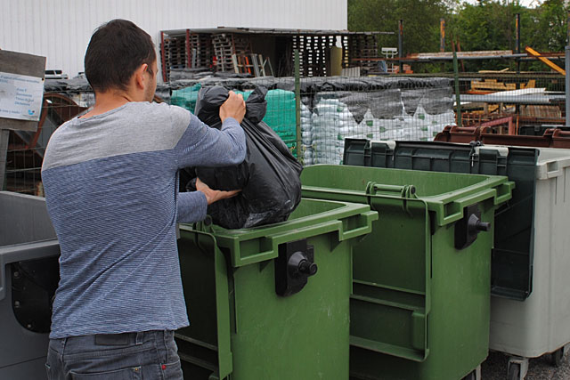 Les conteneurs classiques seront remplacés par des conteneurs semi-enterrés...|Archives © jean-Paul Epinette - icimedia@free.fr Les conteneurs classiques seront remplacés par des conteneurs semi-enterrés...|Archives © jean-Paul Epinette - icimedia@free.fr