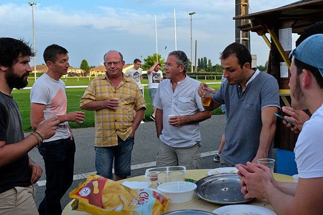 Un bel apéro et une belle ambiance avant de passer à table... - Photo © jean-Paul Epinette - icimedia@free.fr Un bel apéro et une belle ambiance avant de passer à table... - Photo © jean-Paul Epinette - icimedia@free.fr