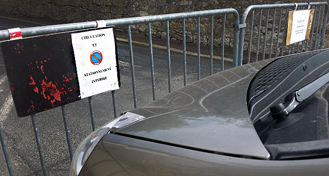 Un automobiliste manifestement pas concerné... - Photo © jean-Paul Epinette - icimedia@free.fr Un automobiliste manifestement pas concerné... - Photo © jean-Paul Epinette - icimedia@free.fr