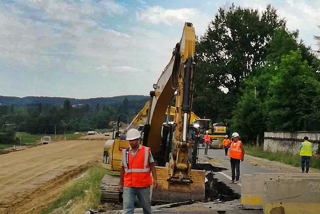 La chaussée s'est effondrée sur une vingtaine de mètres...|Photo Journal Sud Ouest La chaussée s'est effondrée sur une vingtaine de mètres...|Photo Journal Sud Ouest