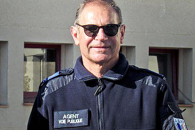 Agent assermenté de surveillance de la voie publique, M. Guérin est habilité à dresser des PV.|- Photo DR Agent assermenté de surveillance de la voie publique, M. Guérin est habilité à dresser des PV.|- Photo DR