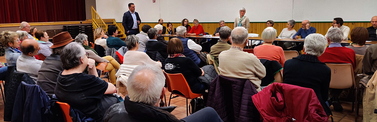 les candidats se sont livrés au jeu du question-réponse... - Photo © Jean-Paul Epinette.