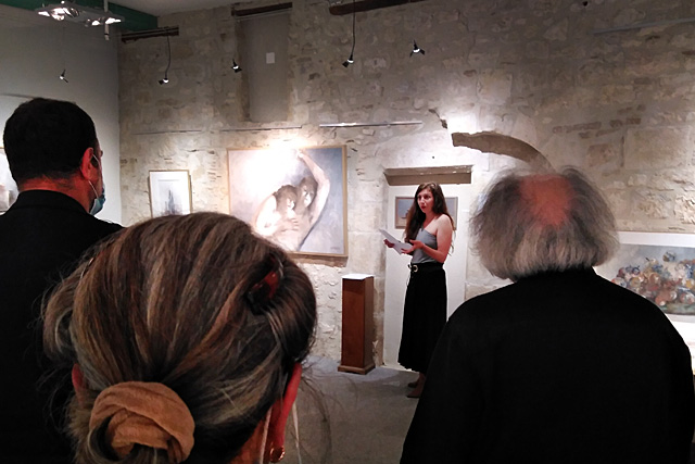 Lorène Menguelti a dit l'un de ses textes devant un tableau de Gilles Sacksick...|| Photo © Jean-Paul Epinette Lorène Menguelti a dit l'un de ses textes devant un tableau de Gilles Sacksick...|| Photo © Jean-Paul Epinette