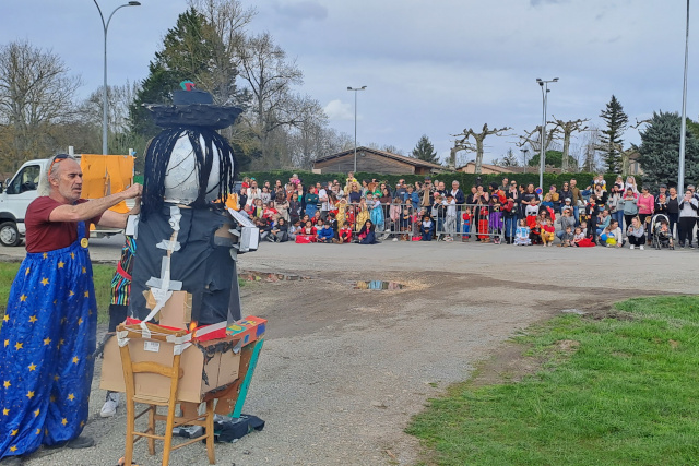 Carnaval 2023, Jean-Marc a allumé le bûcher...|Pierre Antony Epinette Carnaval 2023, Jean-Marc a allumé le bûcher...|Pierre Antony Epinette