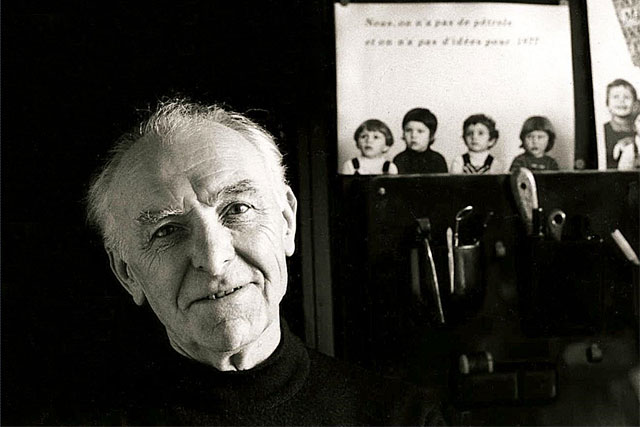 Robert Doisneau dans son studio à Montrouge (1992). - | Mémoire de Villeréal, avec la permission de Bracha L. Ettinger