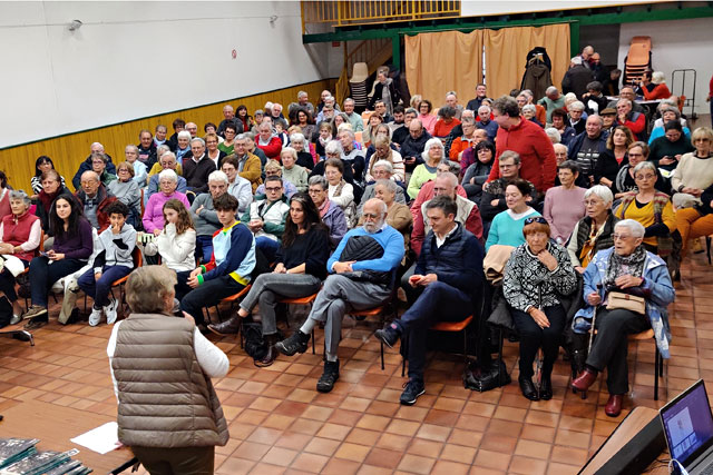 La salle François-Mitterand a fait salle comble pour la conférence de l'UTL animée par Evelyne et Véronique, les filles des docteurs Blum. - | © Jean-Paul Epinette